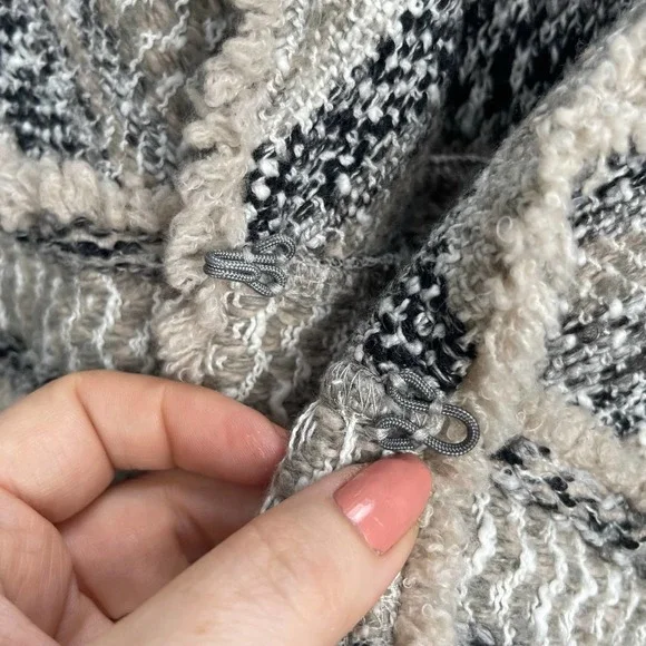 Chico's 2 (Women's Large) Grey Pattern Long Sweater Cardigan, Wool Blend - Picture 8 of 15